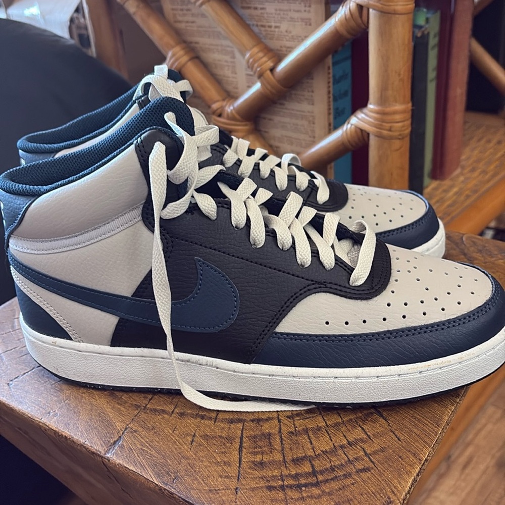 Men’s size 9 Nike sneakers